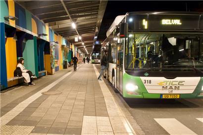 Der „Late Night“-Bus Nummer 4 steht am Escher Bahnhof zur Abfahrt bereit – eine Verbindung, die es bald nicht mehr geben könnte
