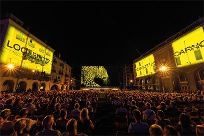 Der Leopard geht um: Auf der Piazza Grande in Locarno kommen Fans der Filmkunst zum 79. Mal zusammen