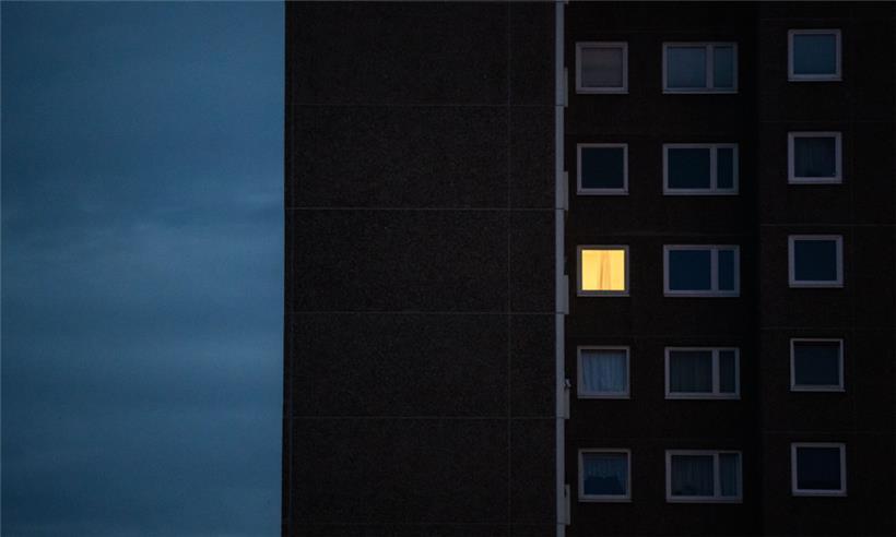Der Letzte macht das Licht aus: Teils massiv gestiegene Preise für Gas und Strom bereiten vielen Menschen in Deutschland Sorgen
