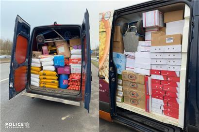 Der Lieferwagen war bis zum Rand gefüllt
