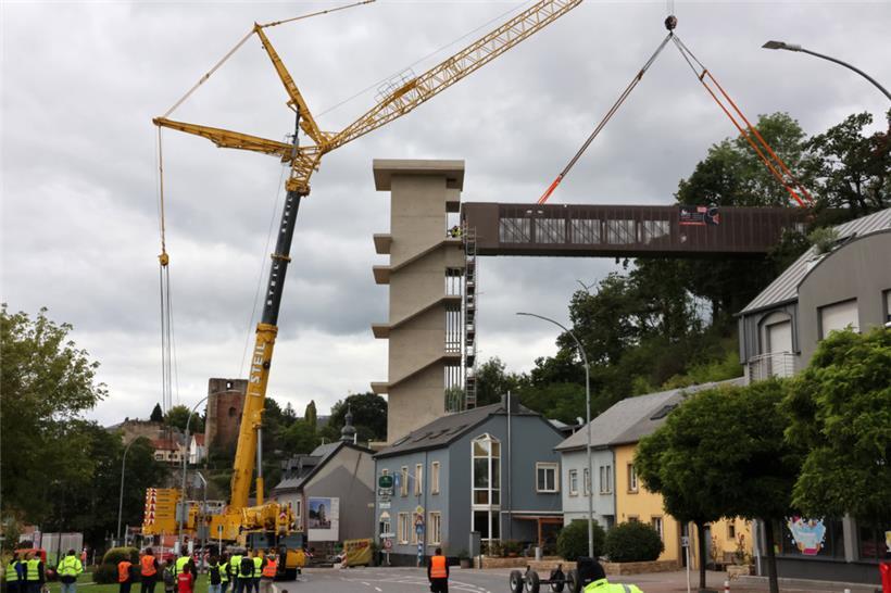 Der Lift auf den „Holleschbierg“ schlägt 2025 noch einmal 3,21 Millionen Euro zu Buche (Foto vom Aufbau im September)
