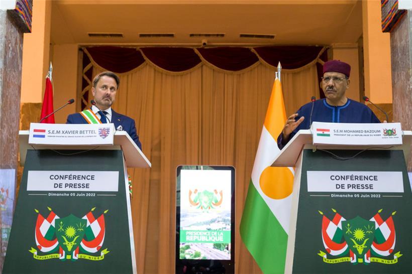 Der Luxemburger Premierminister Xavier Bettel mit dem nigrischen Staatspräsidenten Mohamed Bazoum
