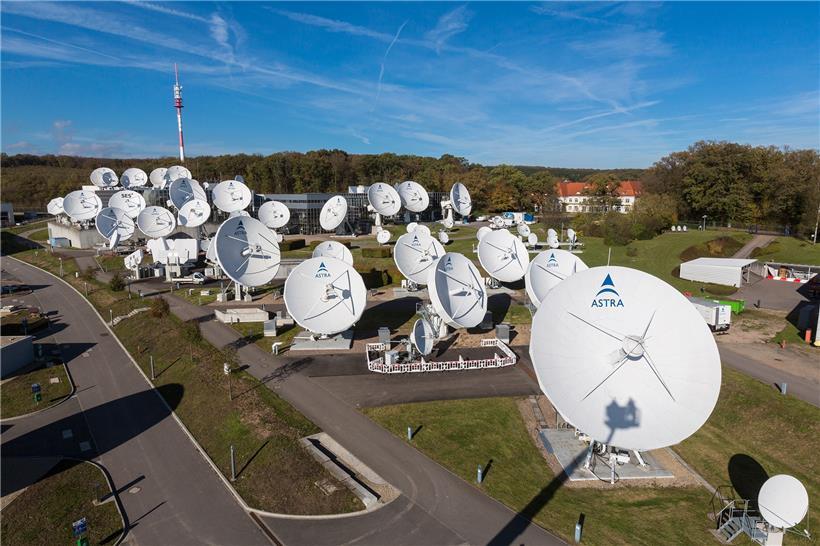 Der Luxemburger Satellitenbetreiber SES hat 2020 erneut weniger verdient als im Vorjahr
