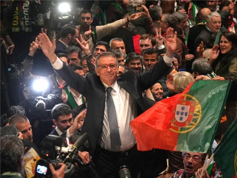 Antonio Jose Seguro jubelt nach Sieg über Rechtspopulist Ventura bei portugiesischen Präsidentschaftswahlen zweite Runde