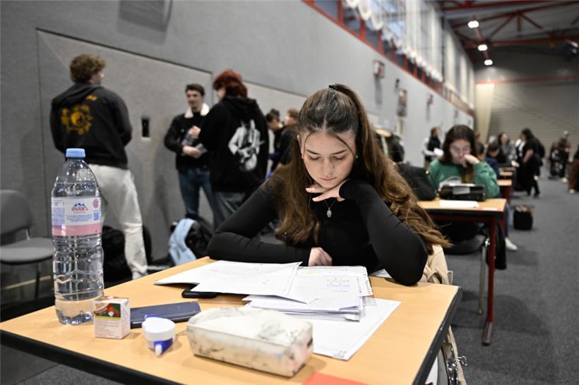 Der Mittwochmorgen im „Lycée de Garçons“ in Esch: Ein letztes Mal die Unterlagen...