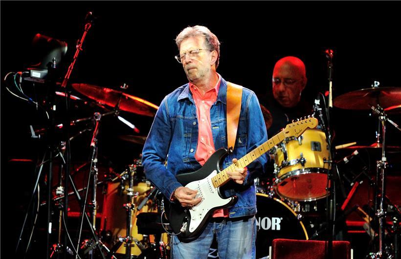 Der Musiker Eric Clapton tritt in der SAP-Arena in Mannheim auf. 
