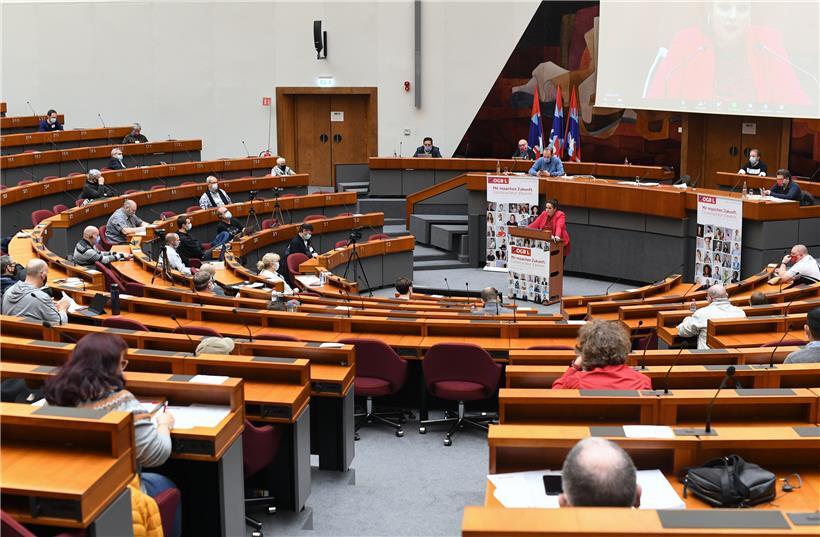 Der Nationalvorstand des OGBL kam Corona-bedingt im „Hémicycle“ auf Kirchberg zusammen 
