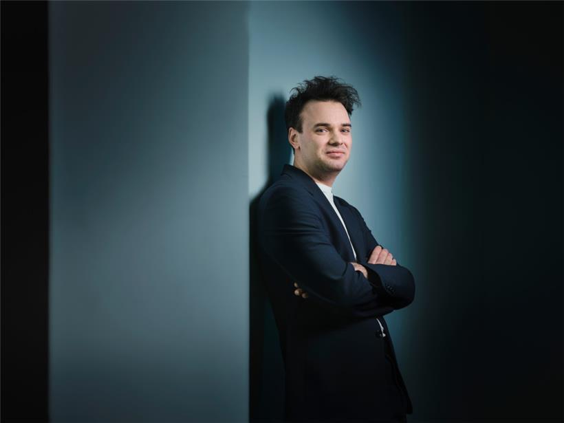 Der Neue in der Philharmonie: der Dirigent Martin Rajna
