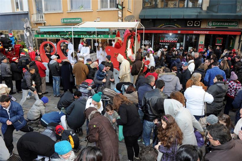Der Nikolaus zieht durch die rue de l’Alzette

