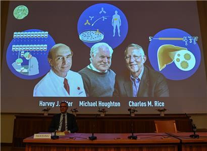 Der Nobelpreis für Medizin geht in diesem Jahr an Harvey J. Alter (USA), Michael Houghton (Großbritannien) und Charles M. Rice (USA) für die Entdeckung des Hepatitis-C-Virus
