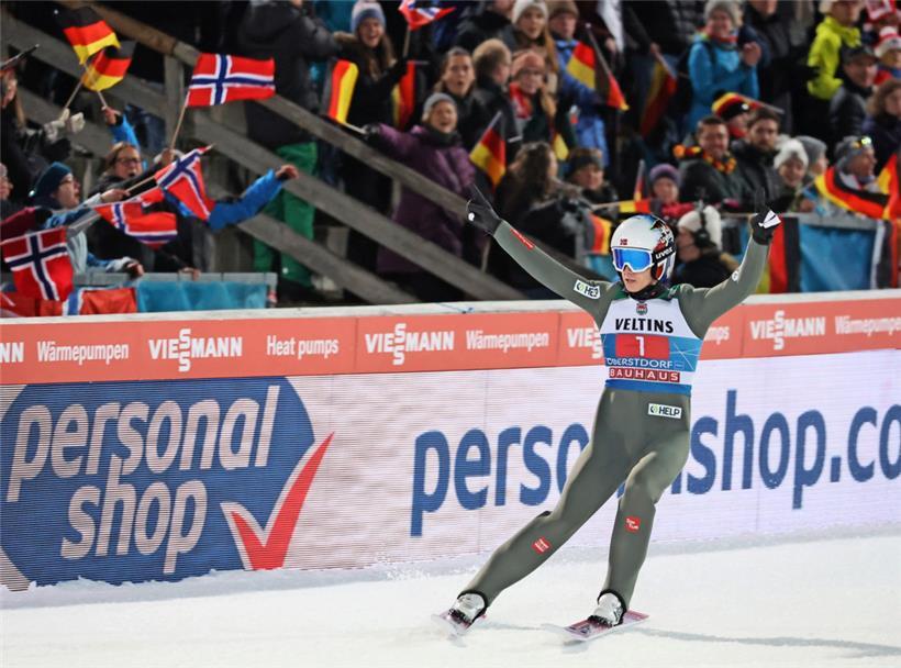 Der Norweger Halvor Egner Granerud wies die Konkurrenz beim ersten Springen deutlich in die Schranken
