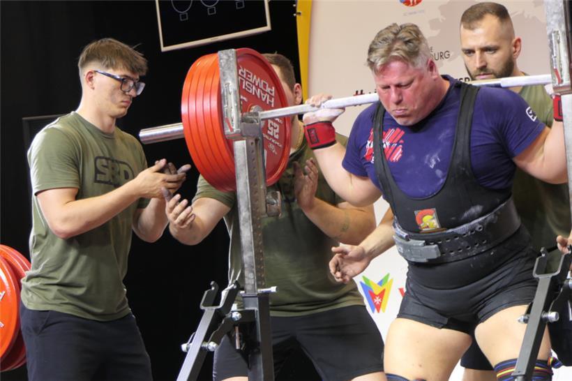 Der Norweger Ronny Andersen, Europameister bei den Masters 3 (60 bis 69 Jahre) über 120 kg mit einer Kniebeuge von 283 kg
