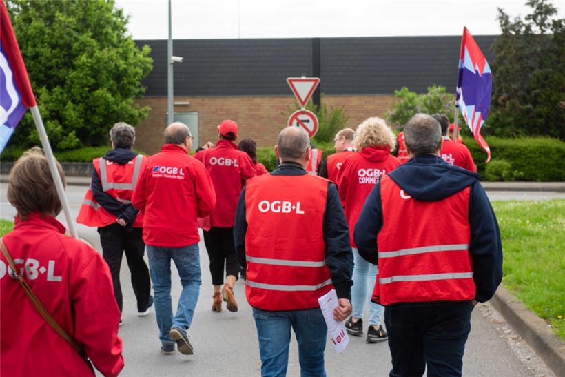 Der OGBL hat am Dienstagmorgen vor dem Cactus in Bascharage protestiert
