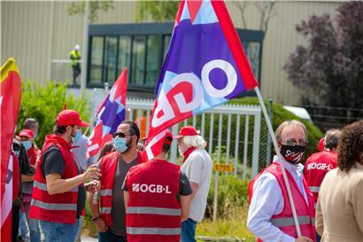 Der OGBL und andere Akteure protestierten am 15. Juli vor der Luxguard-Fabrik in Bascharage
