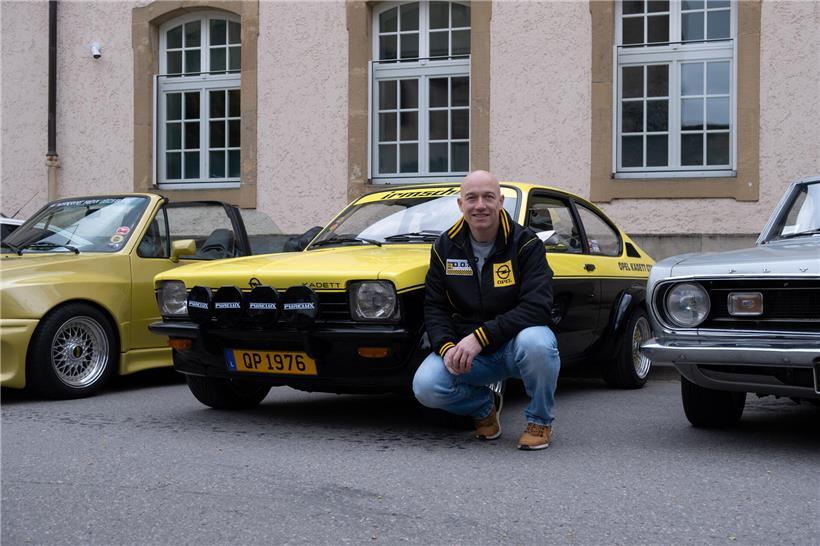 Opel Kadett von Jessy Klicek in Bewegung, sportlich und fahrbereit, ikonisches deutsches Auto für Fahrspaß