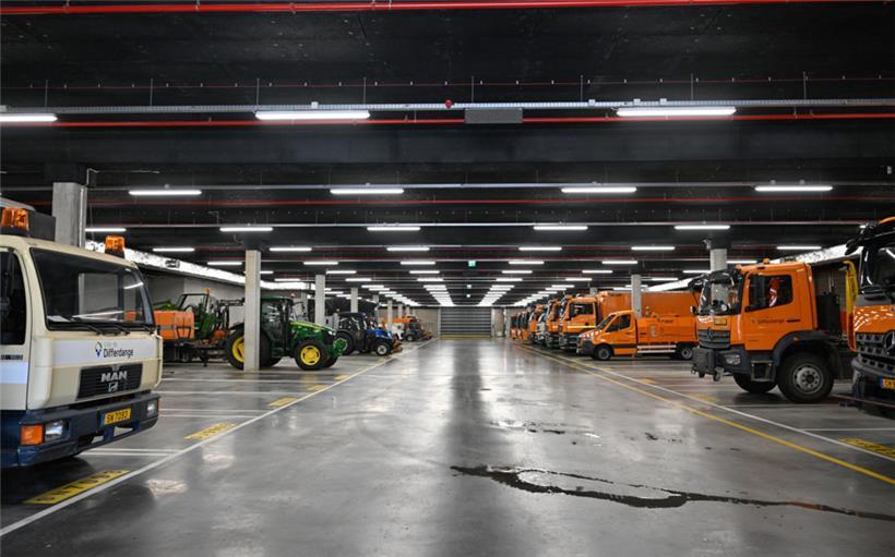 Der Parkplatz ermöglicht das Unterbringen von sämtlichen Gefährten