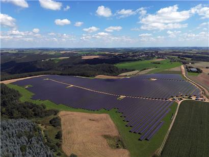 Der Photovoltaik-Park „Scheitenkorb“, Teil der großen neuen Anlage von Encevo in der Eifel

