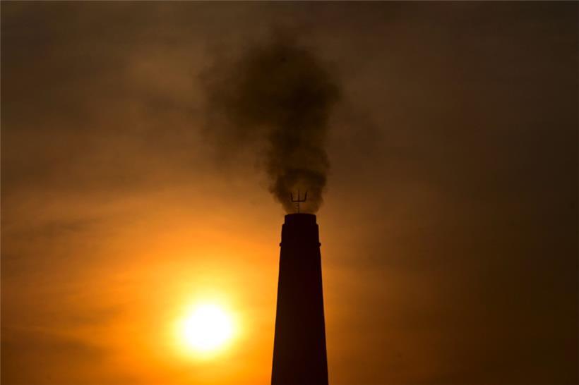 „Der Planet verdient deine Stimme“ oder „Grün wählen“ stand auf den Plakaten der Demonstranten
