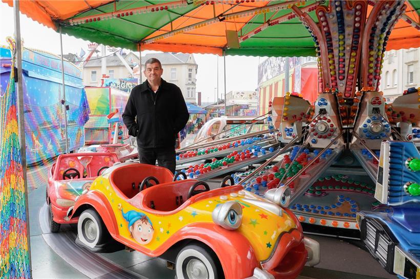 Porträt von Gilbert Legil mit Zitat „Der Platz fehlt“ zu Platzmangel und Raumknappheit