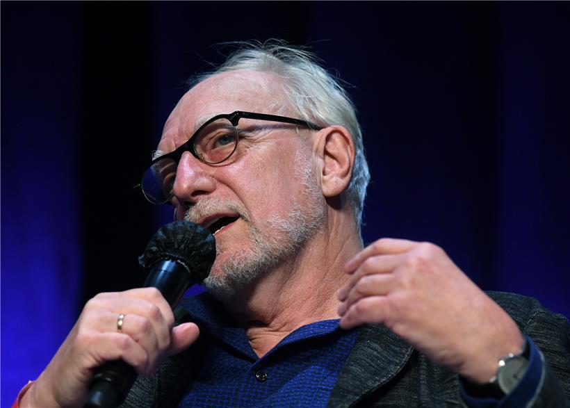 Der Politikwissenschaftler Claus Leggewie wirft der deutschen Kanzlerin Angela Merkel vor, in Europa einen „Scherbenhaufen“ hinterlassen zu haben
