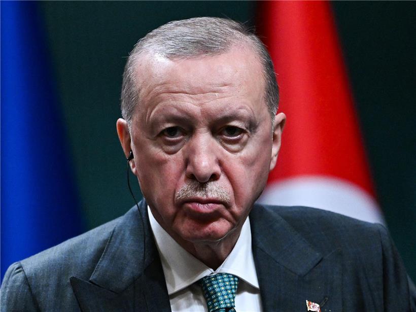 Türkischer Präsident bei der Anordnung der Schließung der renommierten Bilgi-Universität in Istanbul
