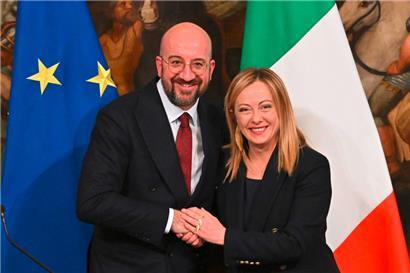 Der Präsident des Europäischen Rates Charles Michel zu Besuch bei der italienischen Regierungschefin Giorgia Meloni im Chigi-Palast: Bis jetzt sind offenbar alle zufrieden
