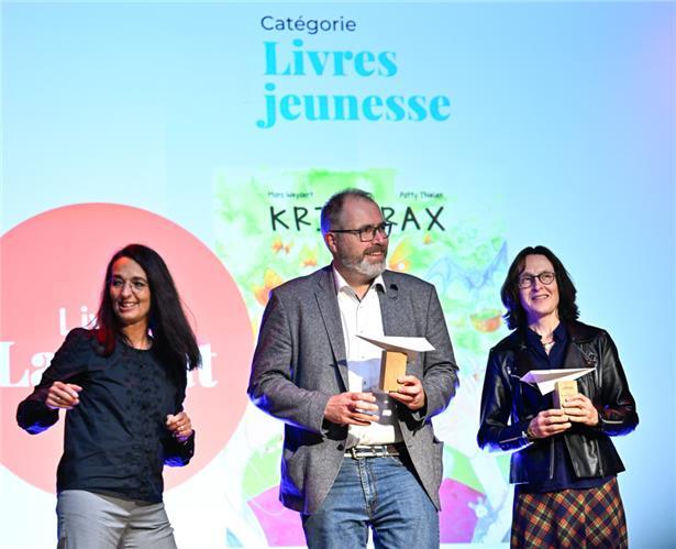 Der Preis für das beste Kinder- und Jugendbuch ging an Marc Weydert und Patty Thielen (r.)
