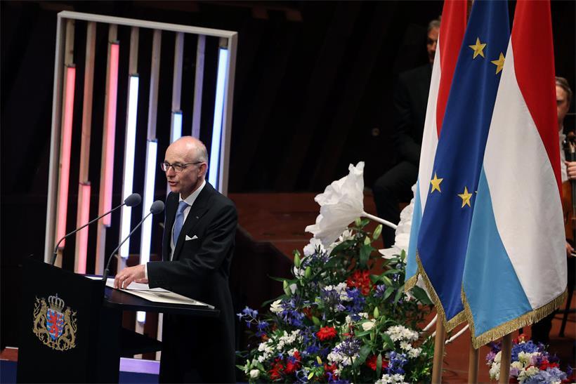 „Wie ein erster Geburtstag“ – Großherzog Guillaume hält Philharmonie-Rede Premierminister spricht vor Publikum und betont den Zusammenhalt der Bevölkerung für nationale Einheit