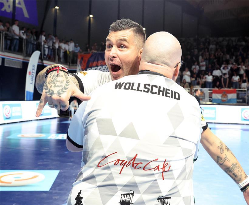 Professor Rajko Milosevic präsentiert das Escher-Sieg Konzept bei einer wissenschaftlichen Präsentation