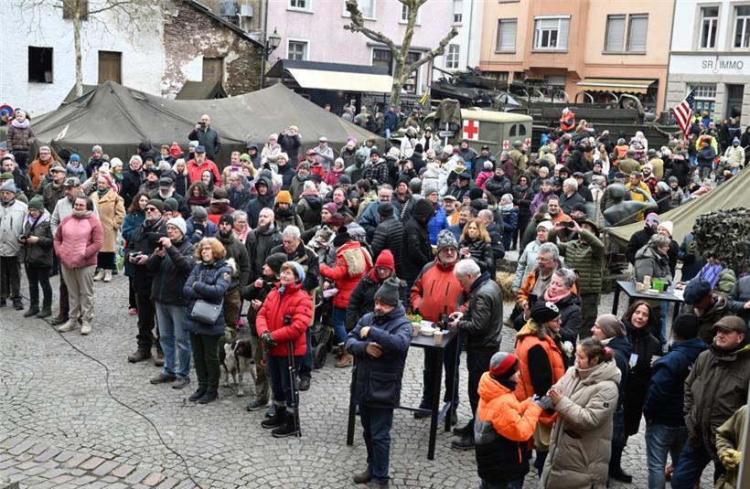 Der Rathausplatz in Vianden am Samstag