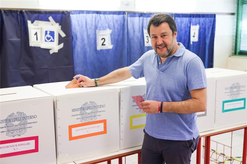 Der Rechtspopulist Matteo Salvini, ehemaliger Innenminister von Italien, bei der Stimmabgabe: Seine Lega-Kandidaten haben Schwierigkeiten, bei den Wählern in den Kommunen anzukommen
