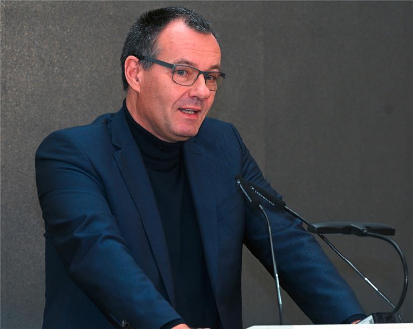 Der Rechtswissenschaftler Prof. Dr. Jörg Gerkrath von der Uni.lu blickte in sein...