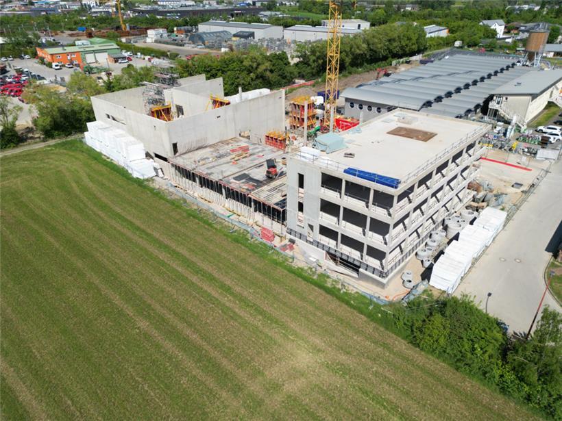 Der Rohbau für die neuen Schifflinger Gemeindeateliers steht
