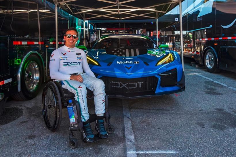 Der Rollstuhl hält Robert Wickens nicht vom Rennfahren auf höchster Ebene ab: hier vor seiner IMSA-Corvette
