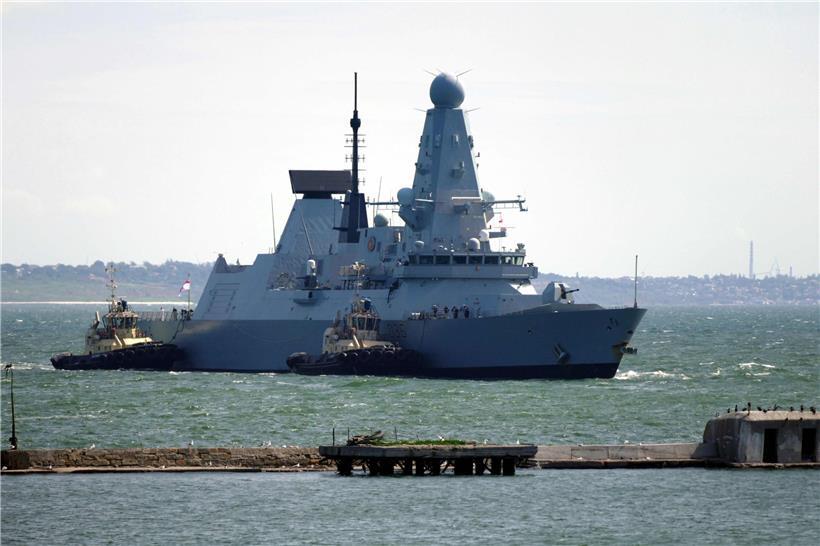 Der Royal-Navy-Zerstörer „HMS Defender“ trifft im Hafen von Odessa ein
