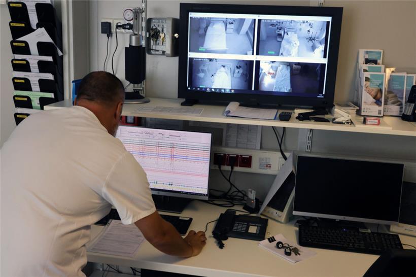 Der Schlaf der Patienten wird permanent überwacht
