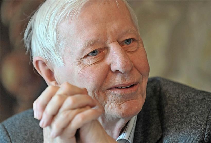 Der Schriftsteller Hans Magnus Enzensberger ist tot. Er starb am 24.11.2022 im Alter von 93 Jahren in München, wie der Suhrkamp Verlag in Berlin am Freitag unter Berufung auf die Familie mitteilte. 
