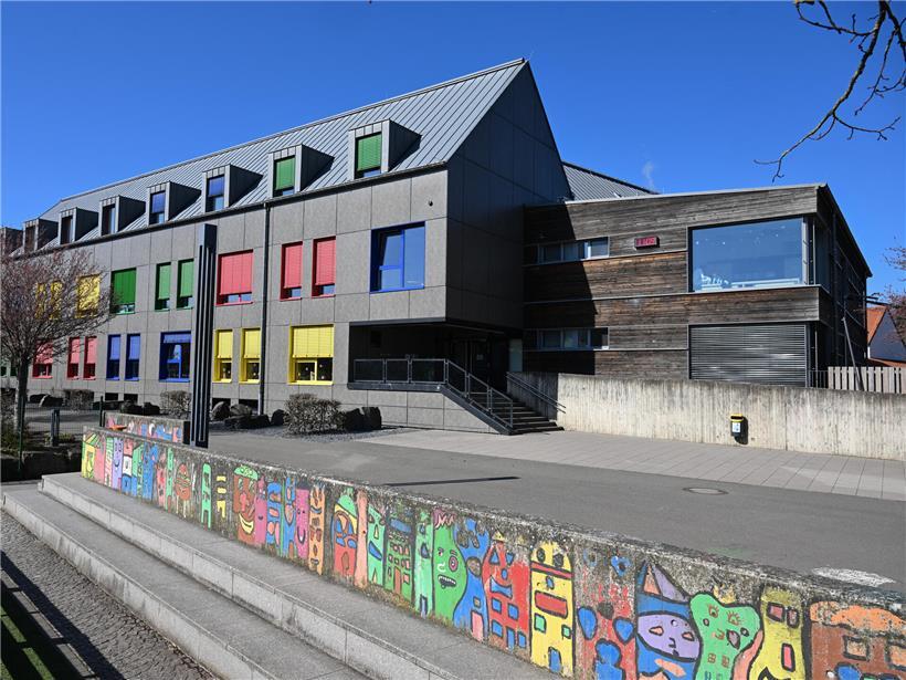 Erweiterung des Schul- und Betreuungskomplexes mit modernen Gebäuden und nachhaltigem Design geplant