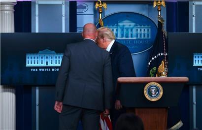 Der Secret Service informiert Trump über den Vorfall vor dem Weißen Haus
