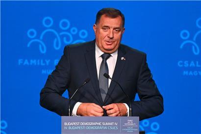Der Serbenführer und Vorsitzende des Staatspräsidiums in Bosnien-Herzegowina, Milorad Dodik, gerät wegen dieser und anderer Affären zunehmend unter Druck
