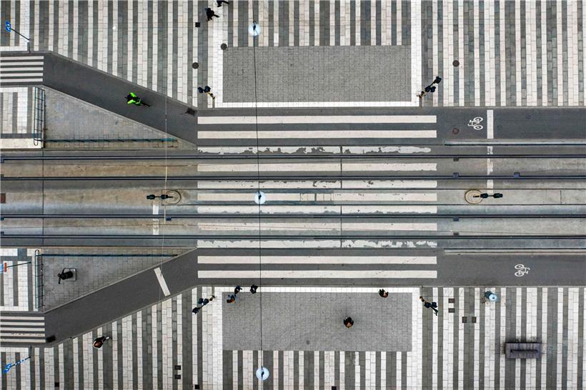 Der Sergels-torg-Platz in Stockholm von oben: Während der Rest Europas im Lockdown ist, machen die Schweden erst einmal mehr oder weniger weiter wie bisher
