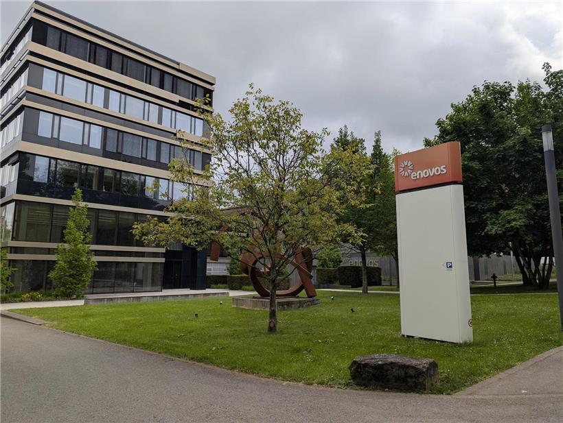 Firmengebäude der Unternehmensgruppe in Esch/Alzette mit moderner Architektur und Firmenlogo am Eingang