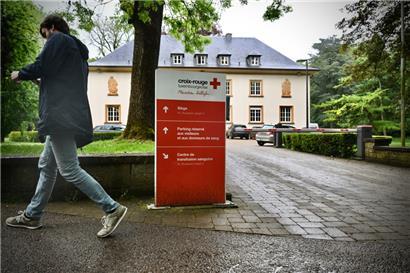 Der Sitz des Roten Kreuzes beim hauptstädtischen Park
