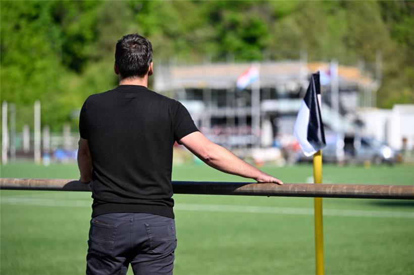 Der Spielervater versuchte im Januar 2023, Schlimmeres zu verhindern, und scheiterte dabei. Eine Schuld wurde vor Gericht zwar festgestellt, jedoch wurde er weder verurteilt noch bestraft. Wie er die Geschehnisse verarbeitet und was er über das Urteil denkt, verriet er dem Tageblatt im Interview.
