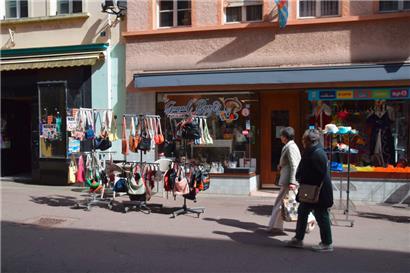 Der Staatsrat weist auf die Gefahr hin, dass die Liberalisierung der Öffnungszeiten den Wettbewerb zwischen kleinen und großen Akteuren verzerren könne
