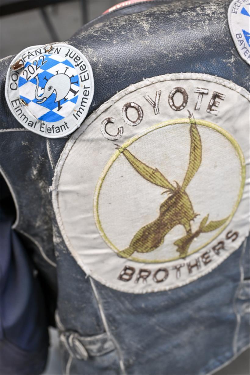 Der Sticker vom „Elefantentreffen“: Die „Coyote Brothers“ sind ein loser Verband von Motorradfans
