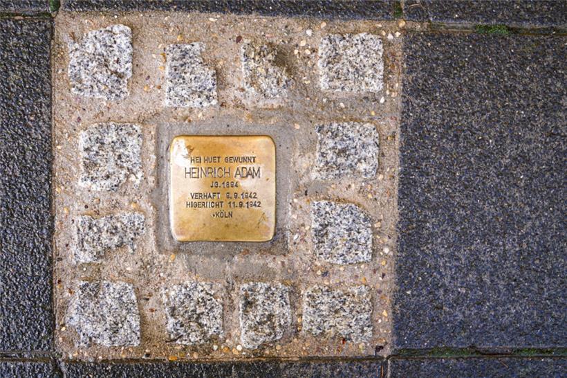 Der Stolperstein von Hans Adam
