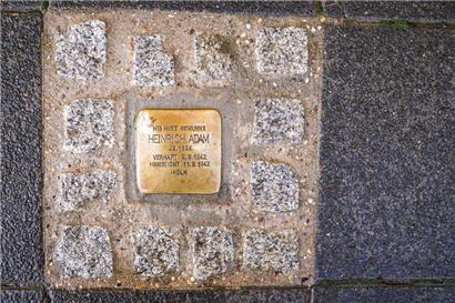 Der Stolperstein von Hans Adam
