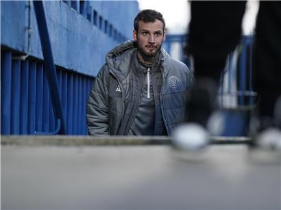 Stefano Bensi, Strassener Fußballtrainer, in Trainingskleidung beim Coaching auf dem Spielfeld