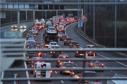 Der Straßenverkehr gehört zu den Hauptverursachern von Stickstoffdioxid
